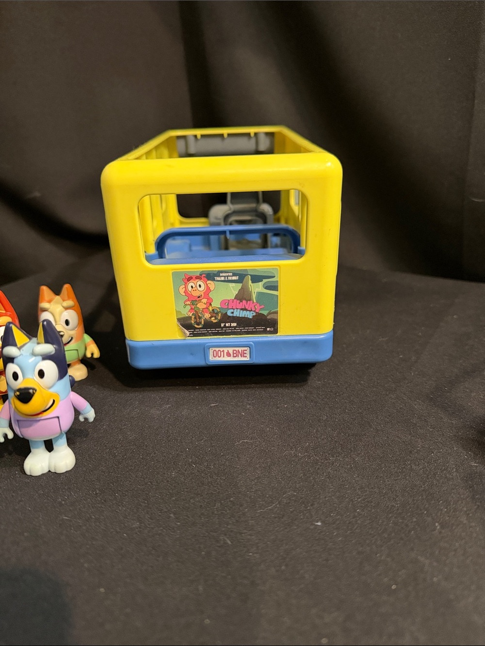 Bluey Garbage Truck & Bus~6 Figures - Picture 4 of 9